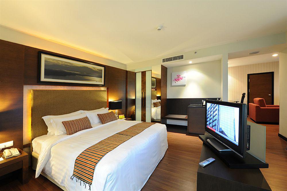 Grand Borneo Hotel Kota Kinabalu Exterior foto